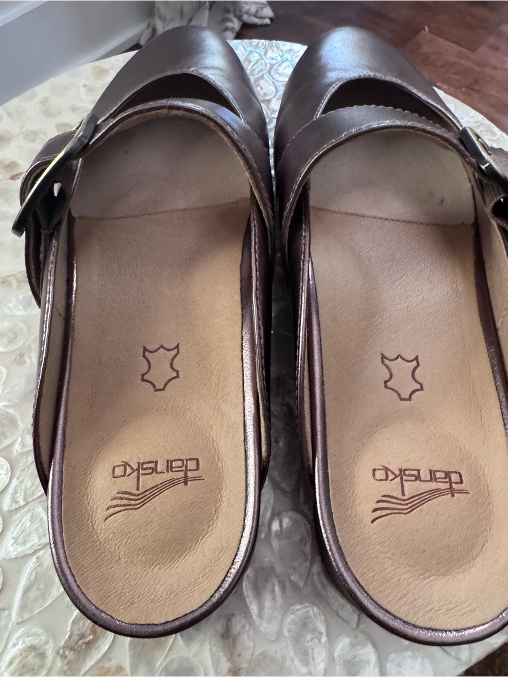 Brand New - Dansko Metallic Bronze Leather Slides Brand New - Picture 3 of 5
